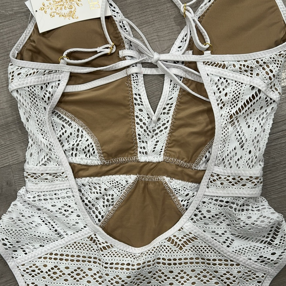 BECCA | COLOR PLAY 1PC PLUNGE - Picture 7 of 11